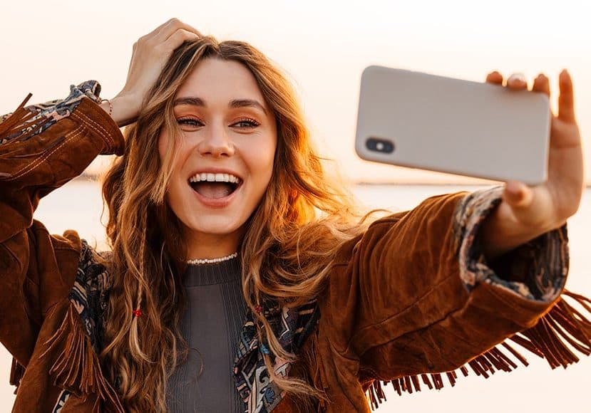 15 Selfie Pose Ideas for Girls That AI Can Perfect